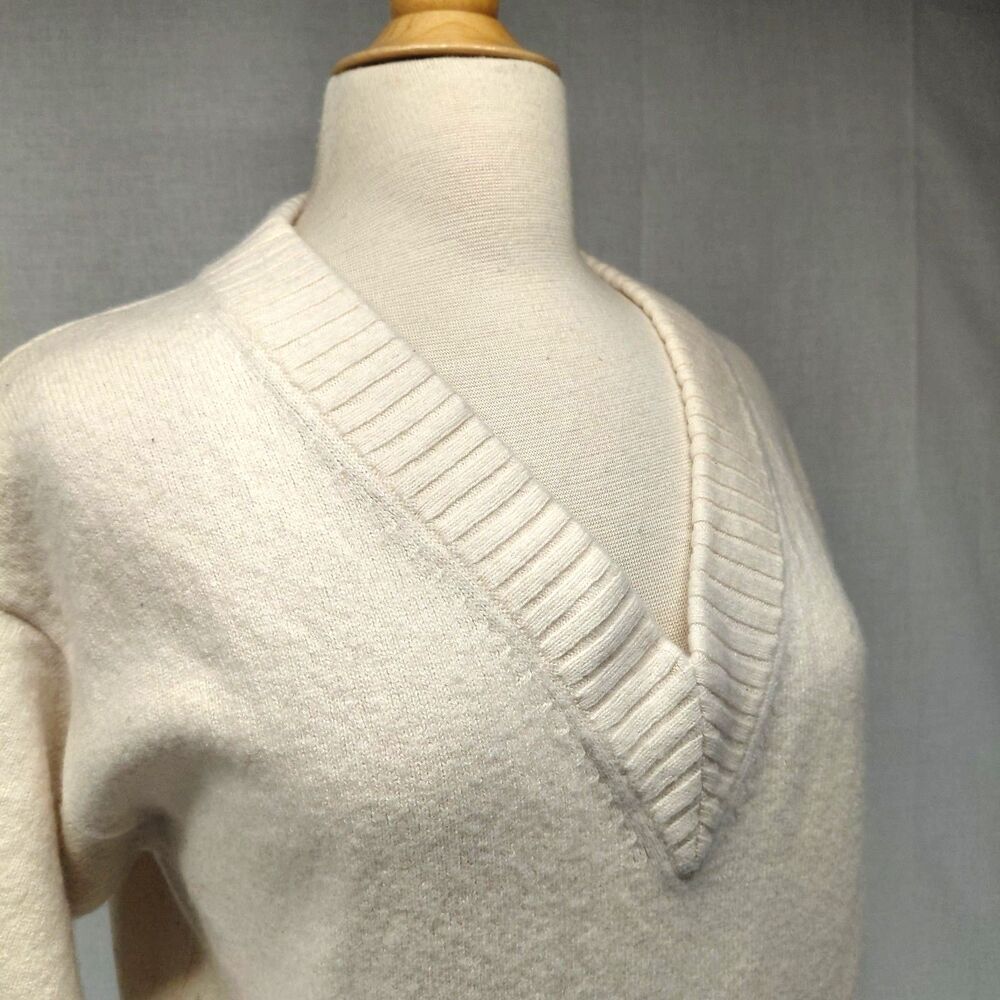 Athleta Cream Cashmere/Wool Blend LS V-Neck Tunic length Sweater Size Large - Picture 4 of 8